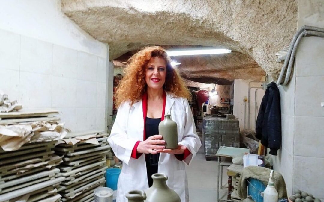 L’anima dell’argilla tra le mani di Rosaria Spagnuolo: storia della prima ceramista di Grottaglie